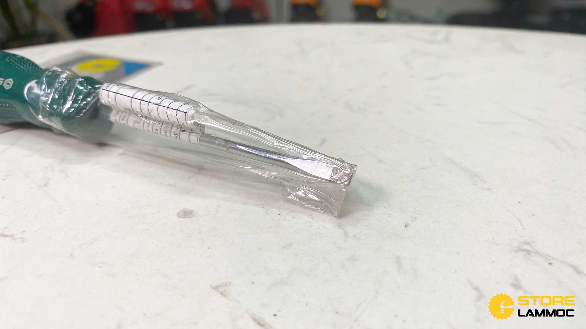 Tua vít đầu dẹp 3.2x75mm Sata 62202