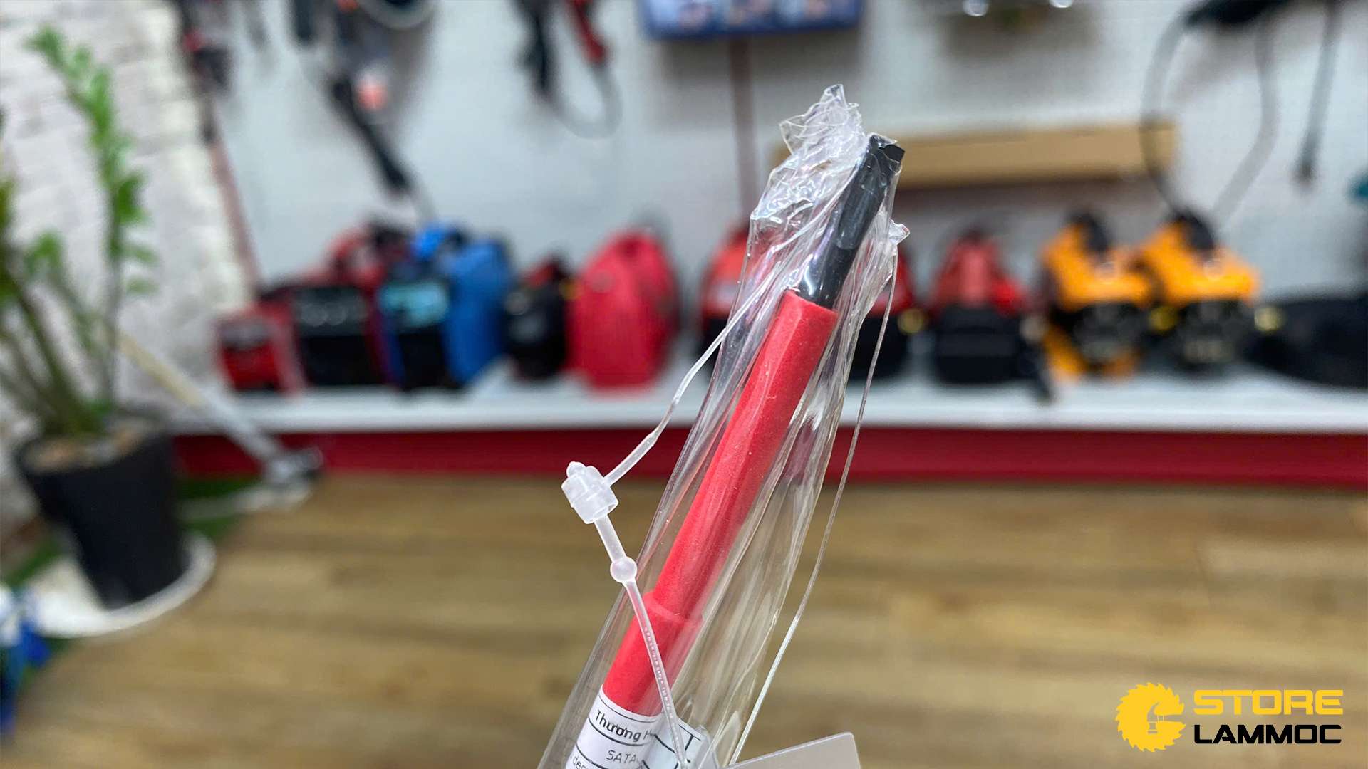 Tua vít đầu dẹp 3.5x100mm Sata 61310