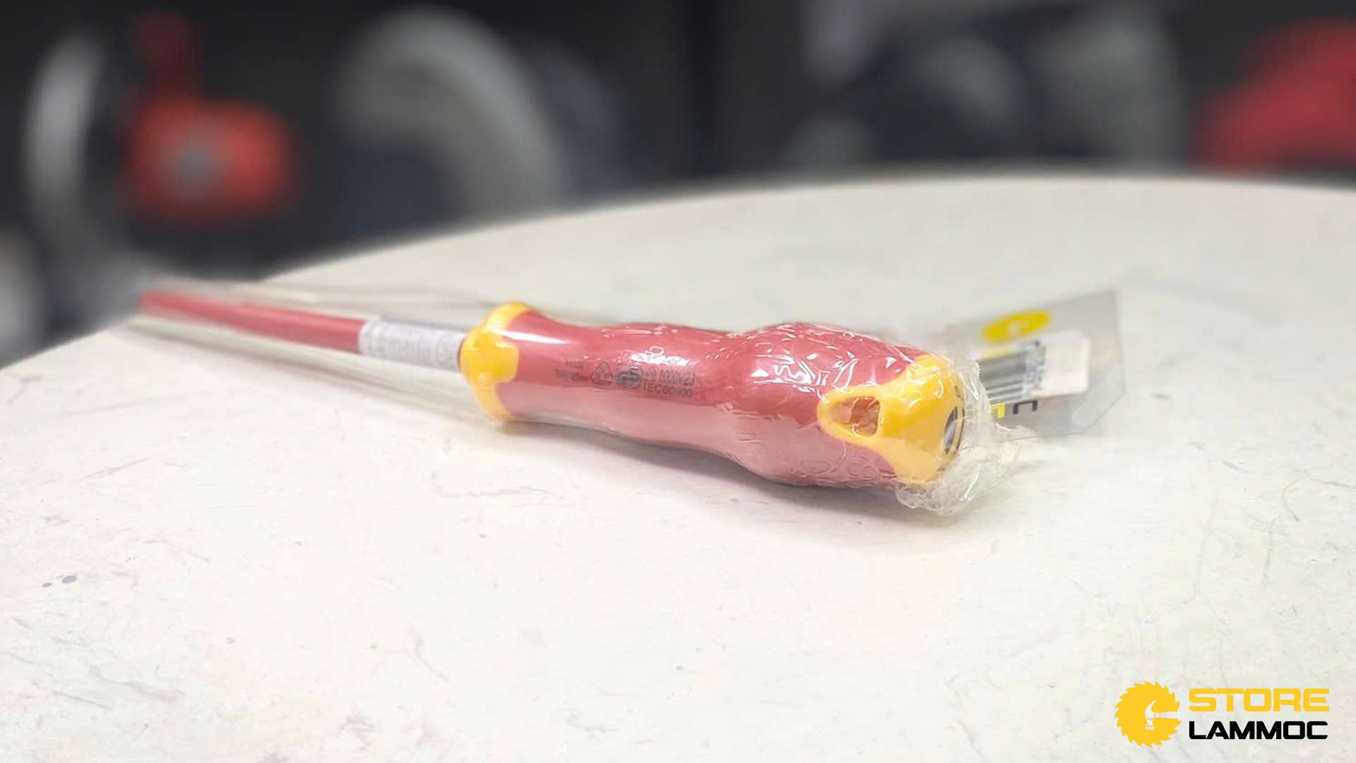 Tua vít đầu dẹp 5.5x125mm Sata 61324