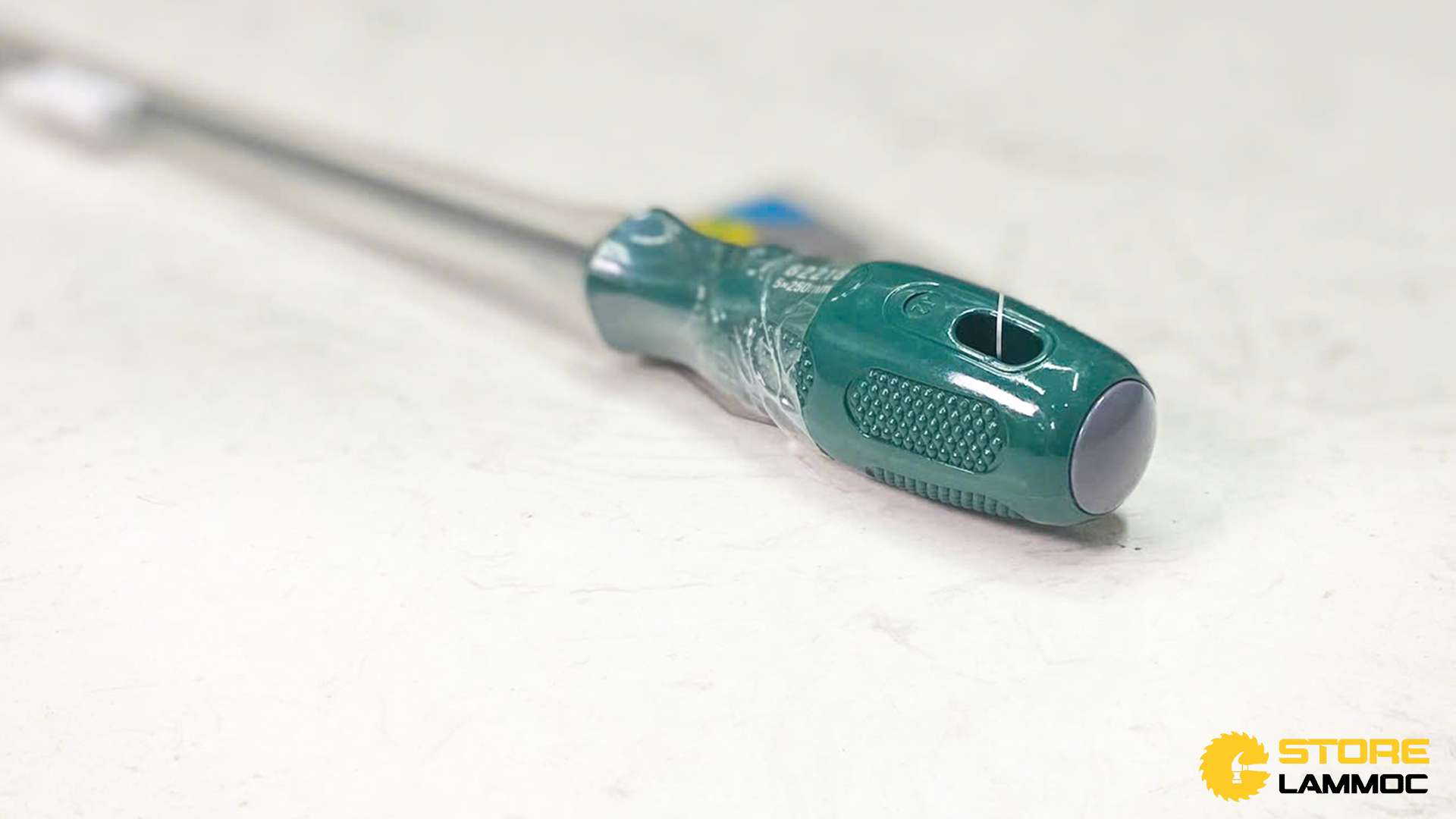 Tua vít đầu dẹp 5x340mm Sata 62218