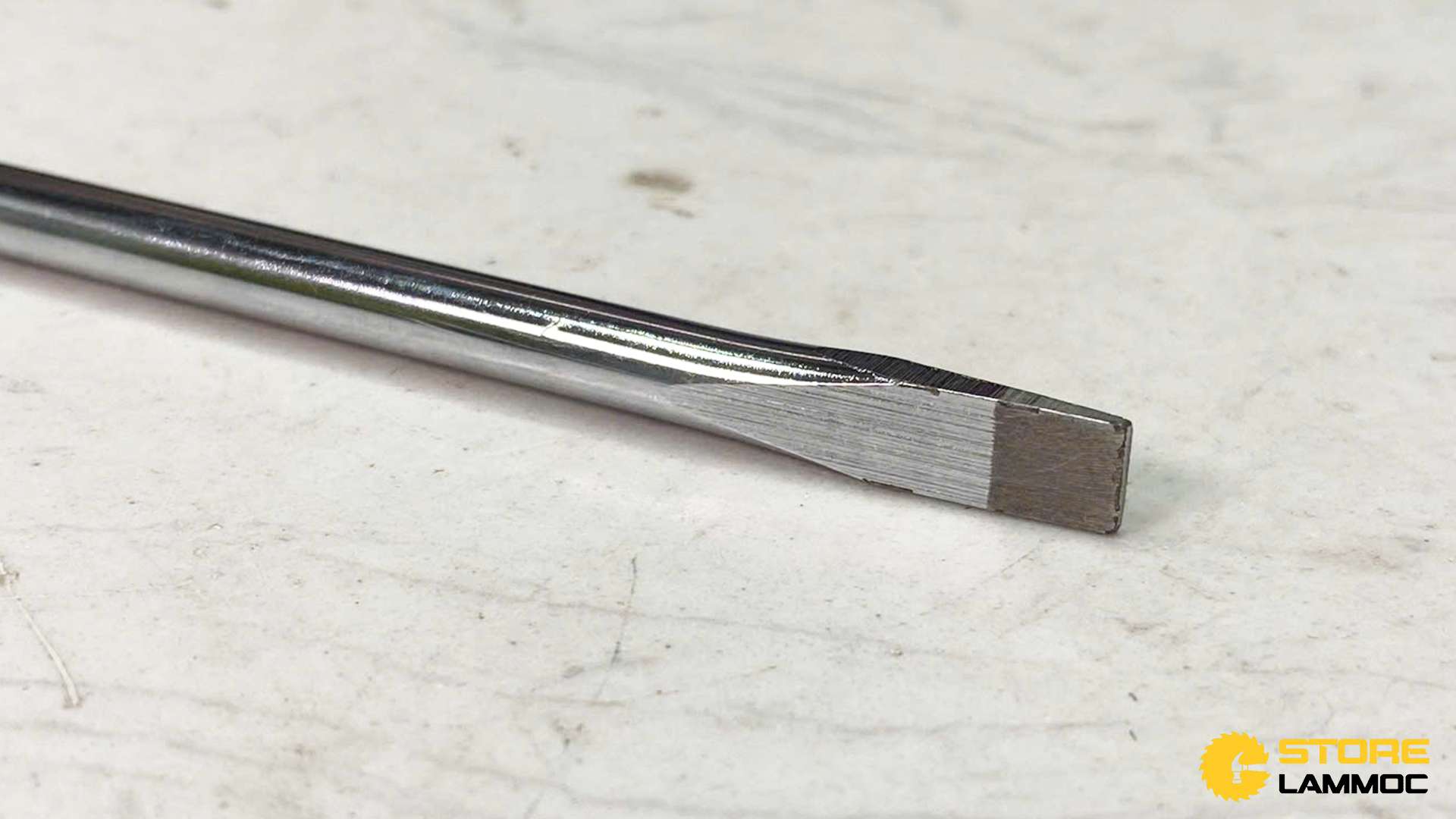 Tua vít đầu dẹp 5x390mm Sata 62219