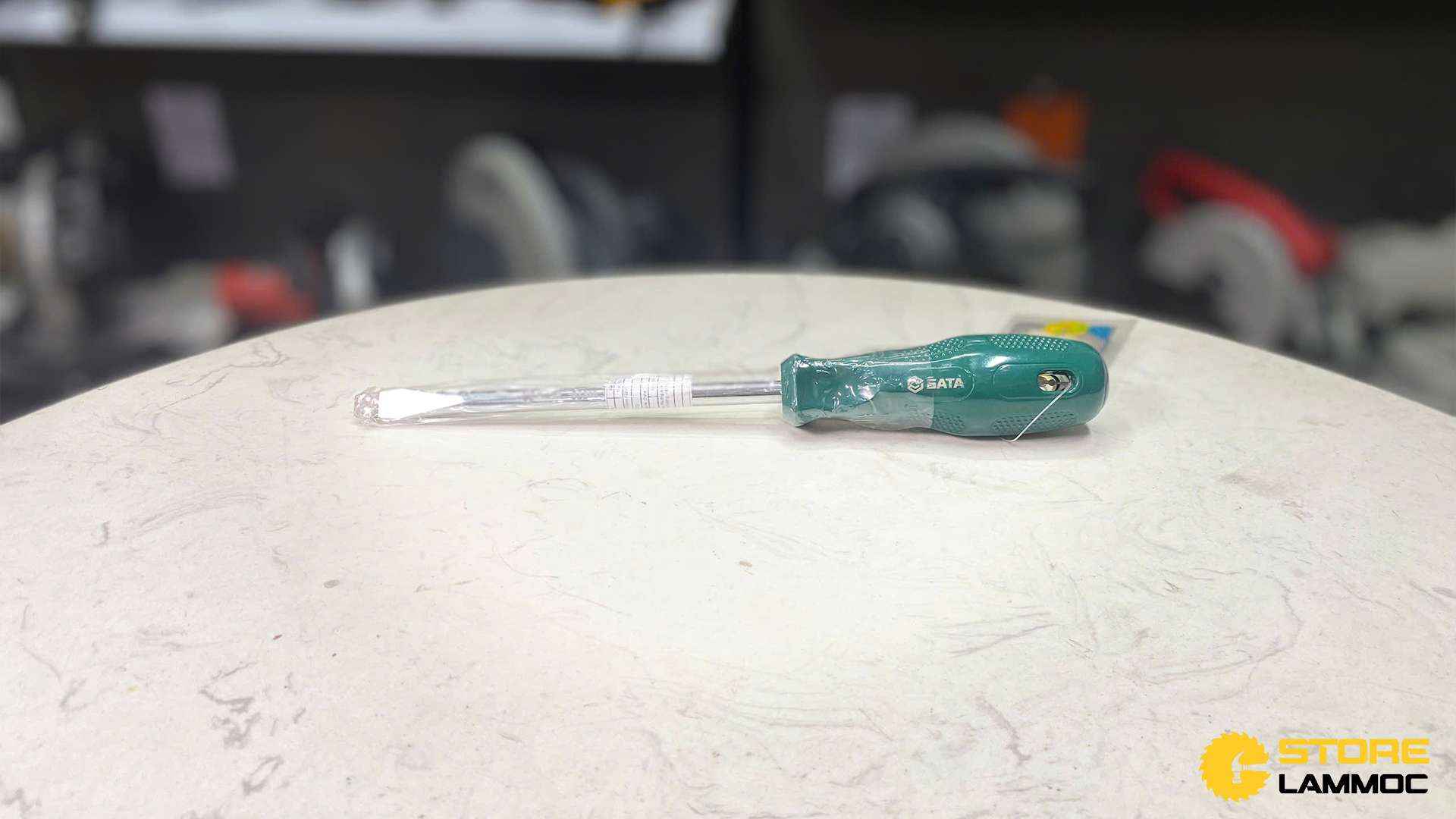 Tua vít đầu dẹp 8x150mm Sata 62216