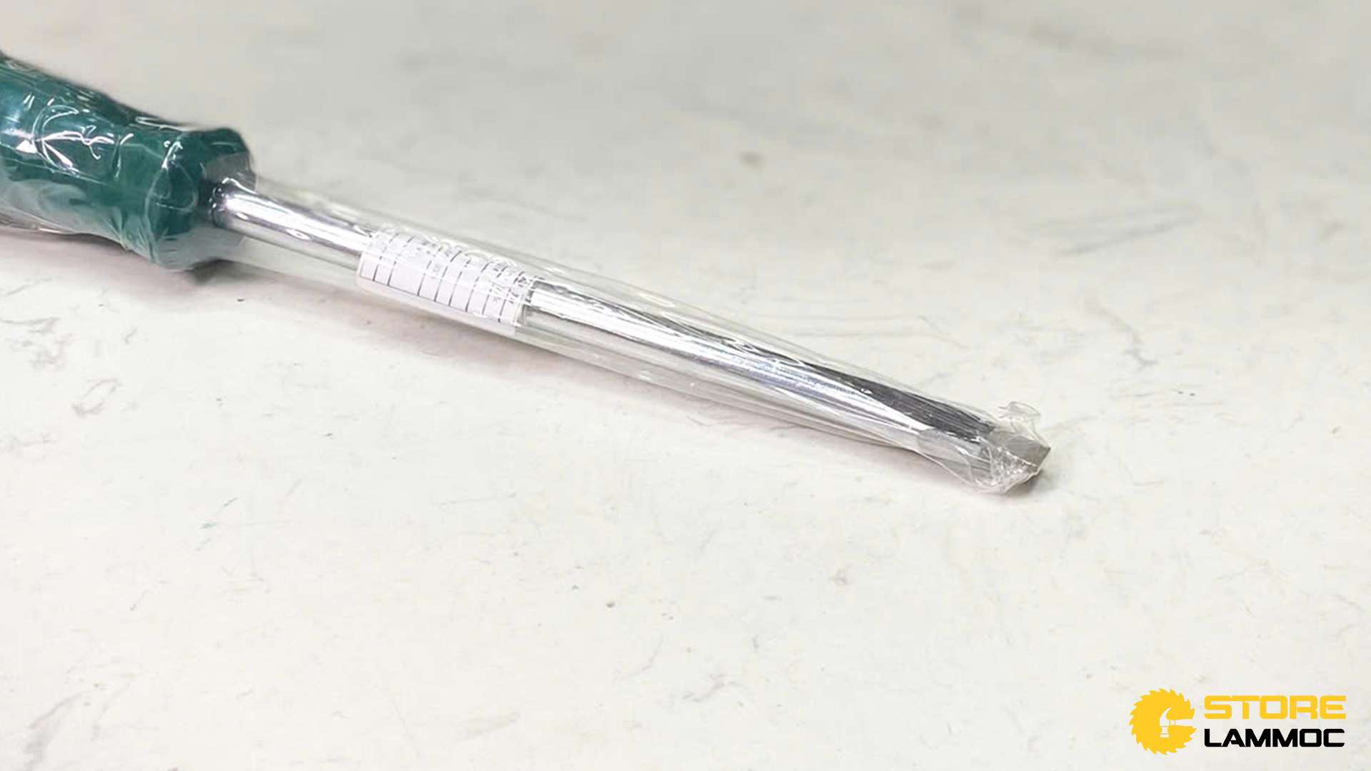 Tua vít đầu dẹp 8x150mm Sata 62216