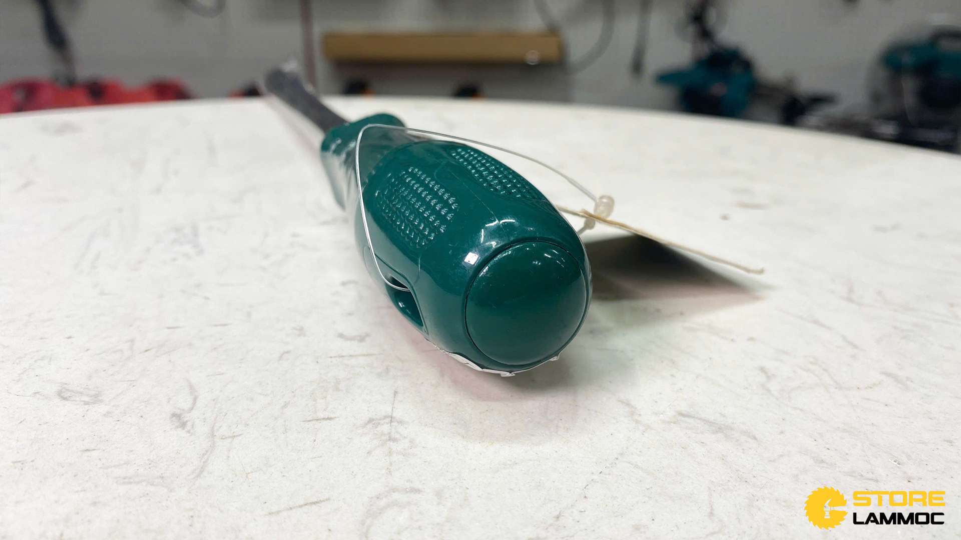 Tua vít đầu dẹp có rãnh kẹp 6x175mm Sata 62252