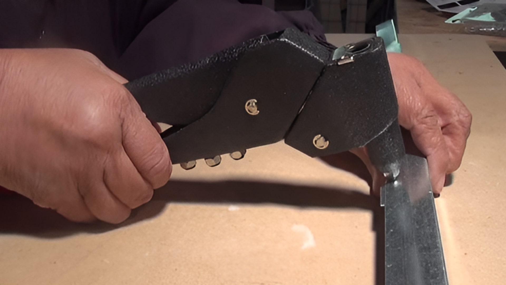 Ứng dụng đa dạng của kìm rút ri-ve