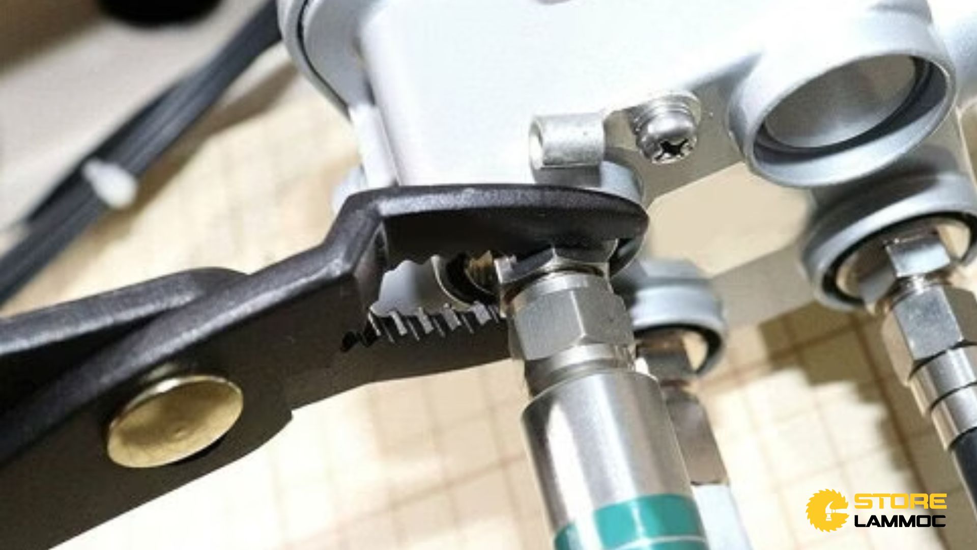 Ứng dụng và công dụng của từng loại kìm kẹp ốc