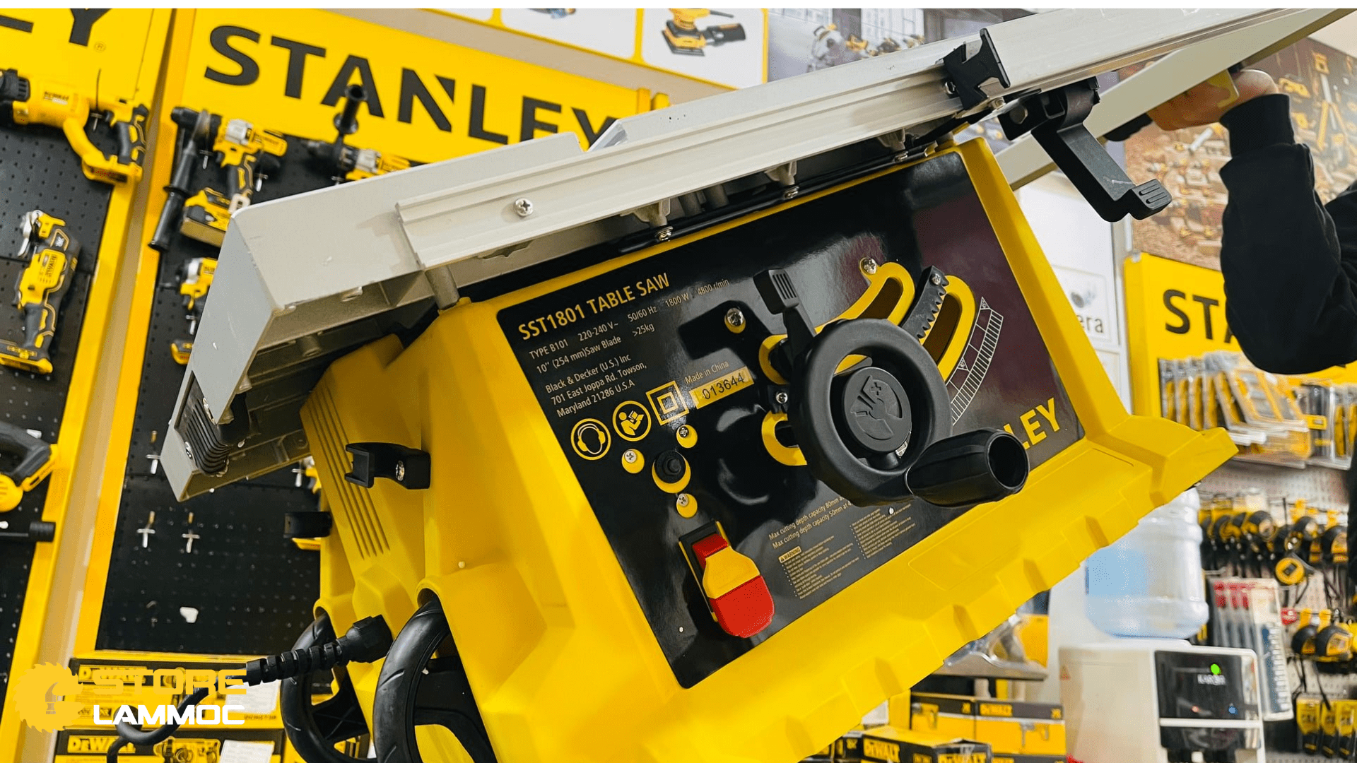 Ưu điểm của máy cưa bàn Stanley SST1801
