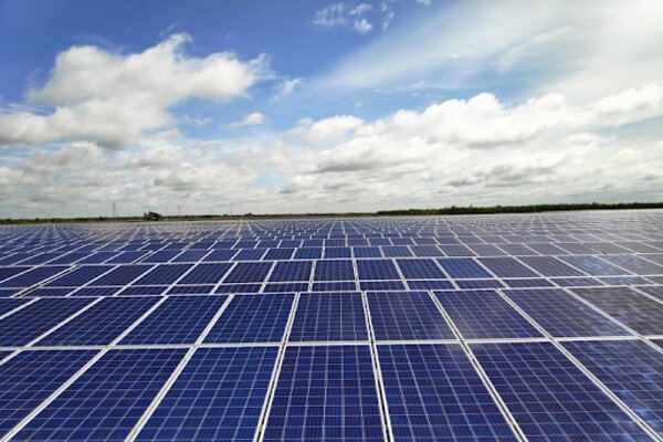 Vệ sinh định kỳ sẽ khiến tuổi thọ các tấm pin mặt trời cao hơn