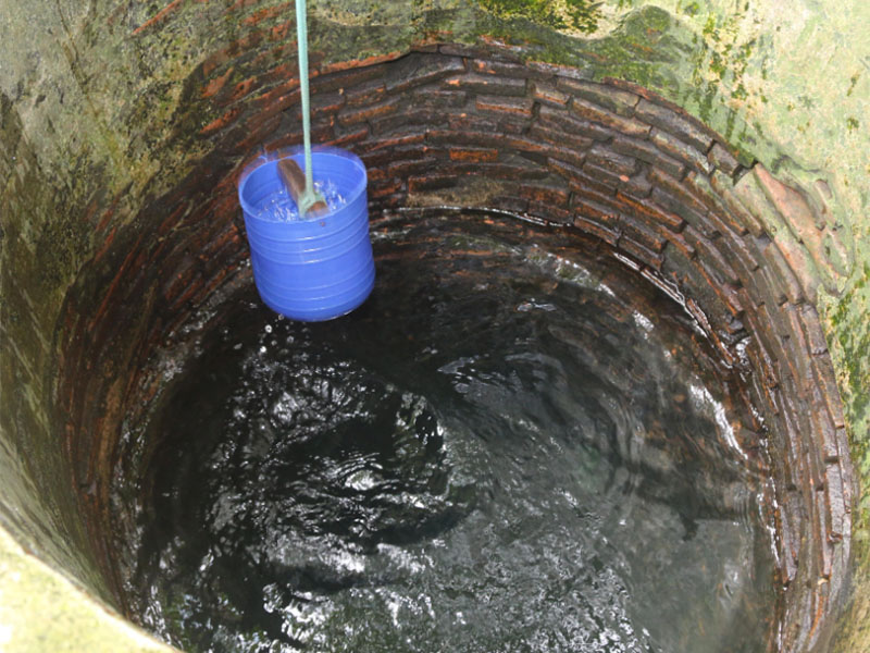 Nước giếng khơi trong vắt, ngọt lành vùng trung du pha trà sen Tây Hồ rất ngon!