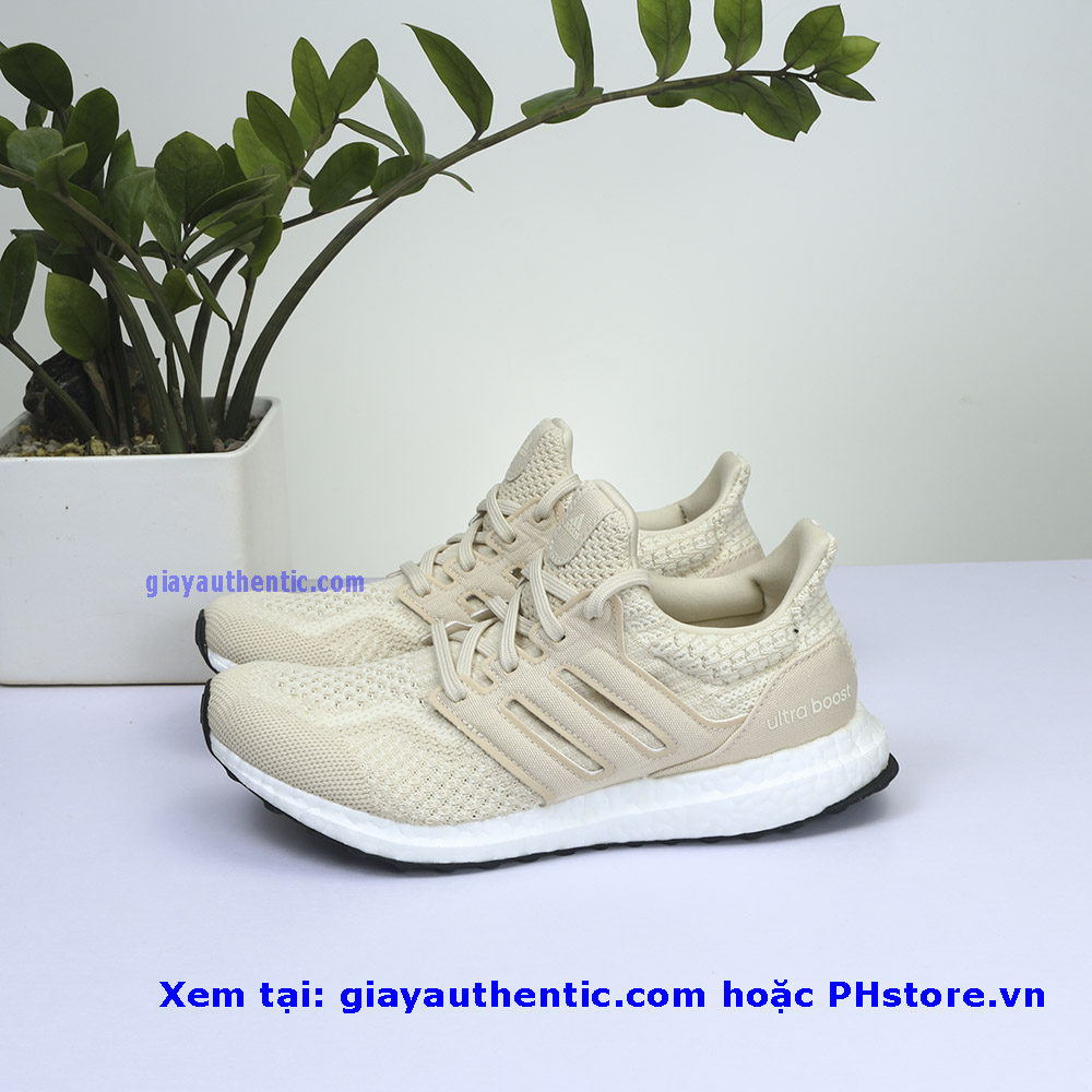 Ảnh chụp góc bên giày Ultraboost 5.0 DNA FZ1851