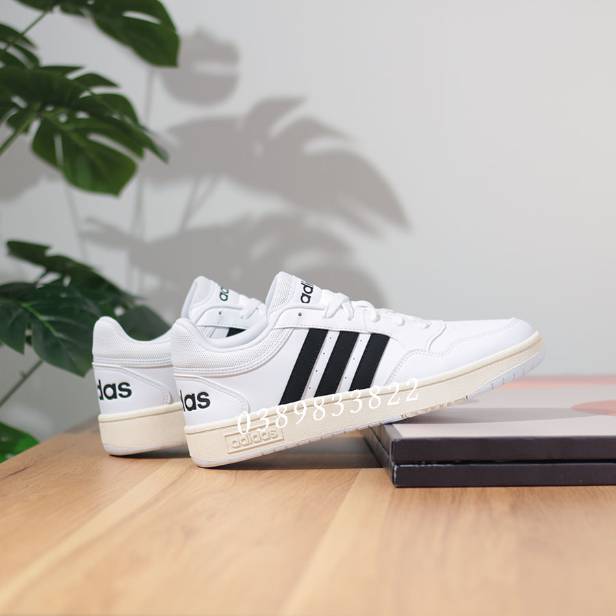 Mẫu giày hoops 3.0 màu trắng đẹp mắt cùng với đế retro ngả vàng