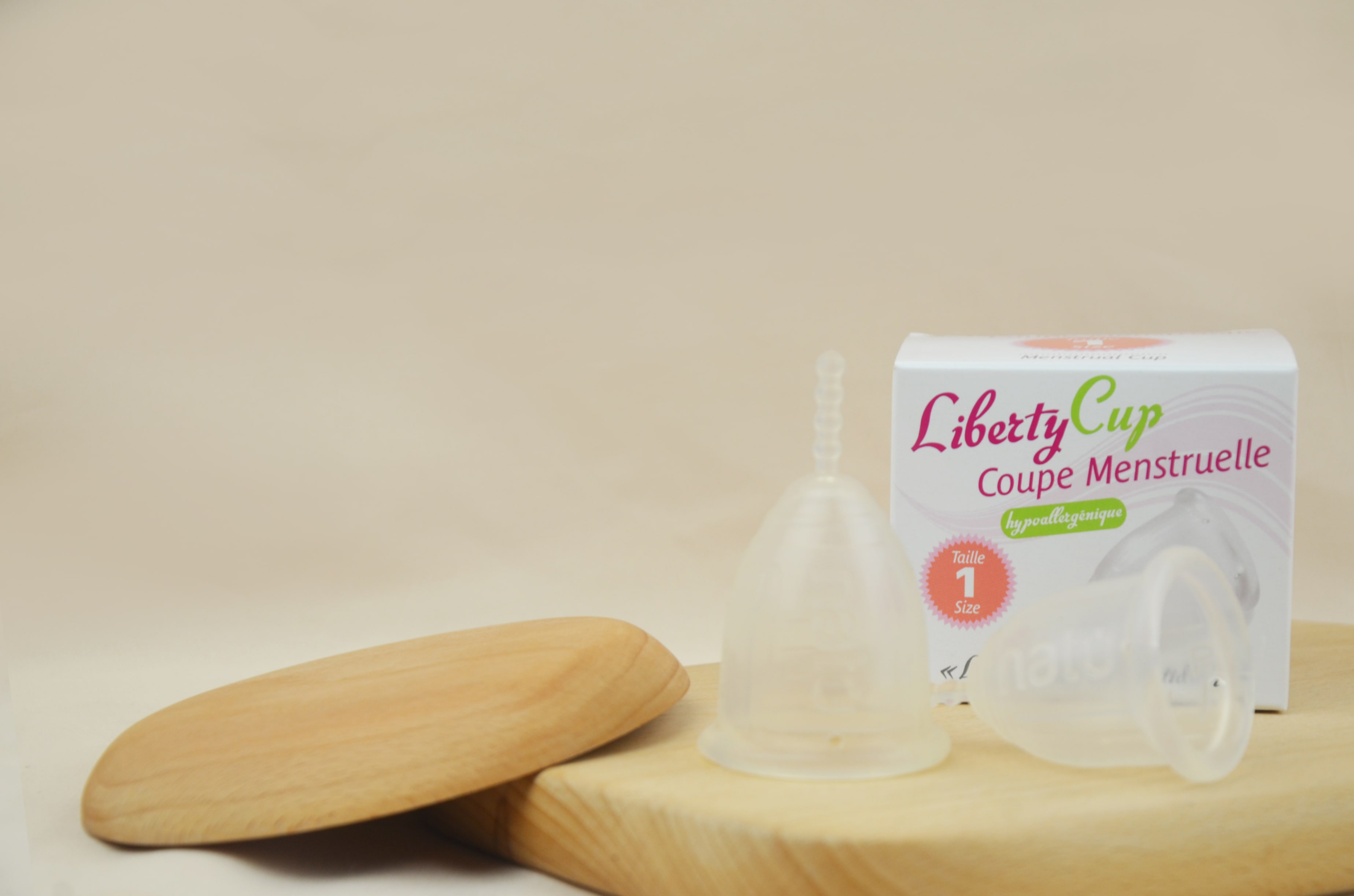Cốc nguyệt san Liberty Cup được làm từ 100% silicone y tế cao cấp, an toàn tuyệt đối khi đưa vào trong cơ thể