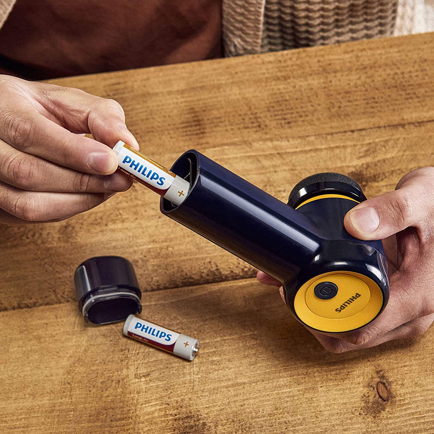 Máy Đánh Giầy Cầm Tay Philips GCA1000/60