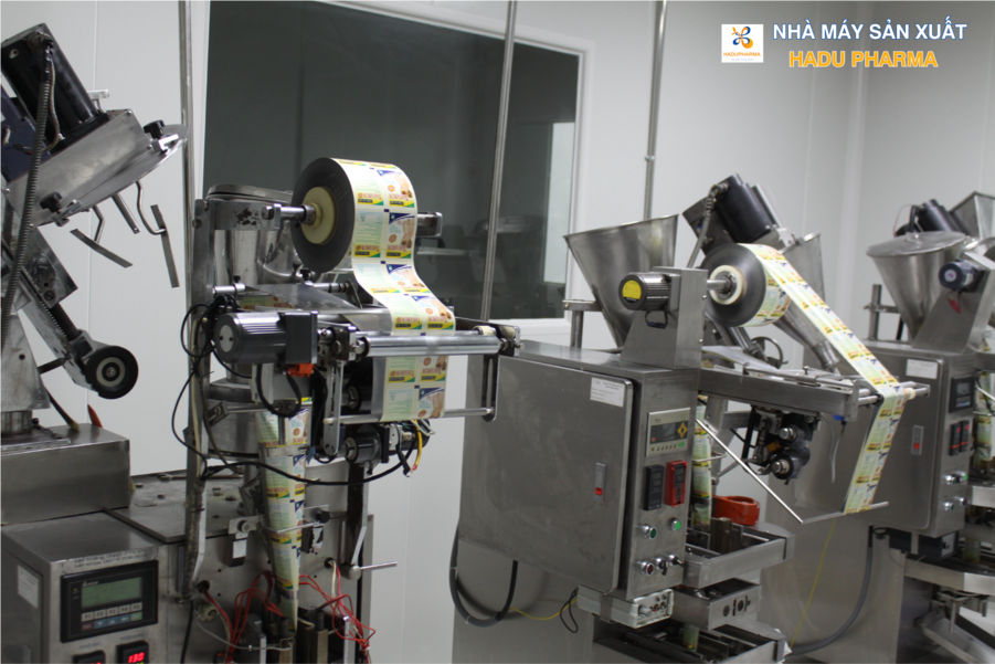 Quy trình đóng gói trong hoạt động gia công sản phẩm tại nhà máy Hadu Pharma
