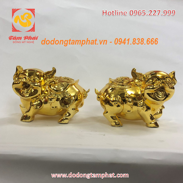 Tượng heo phu thê.