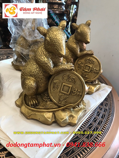 Tượng chuột đồng đẹp trang nhã.