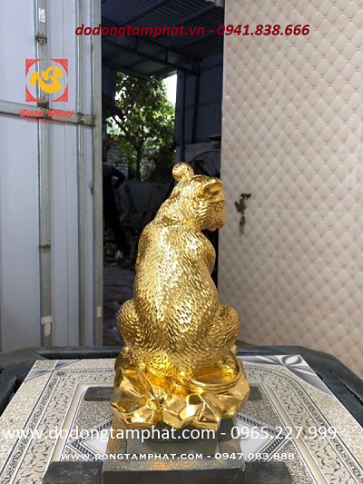 Tượng chuột vàng sang trọng.