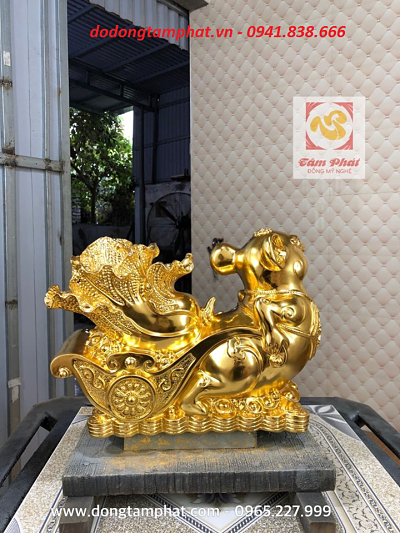 Tượng chuột may mắn.