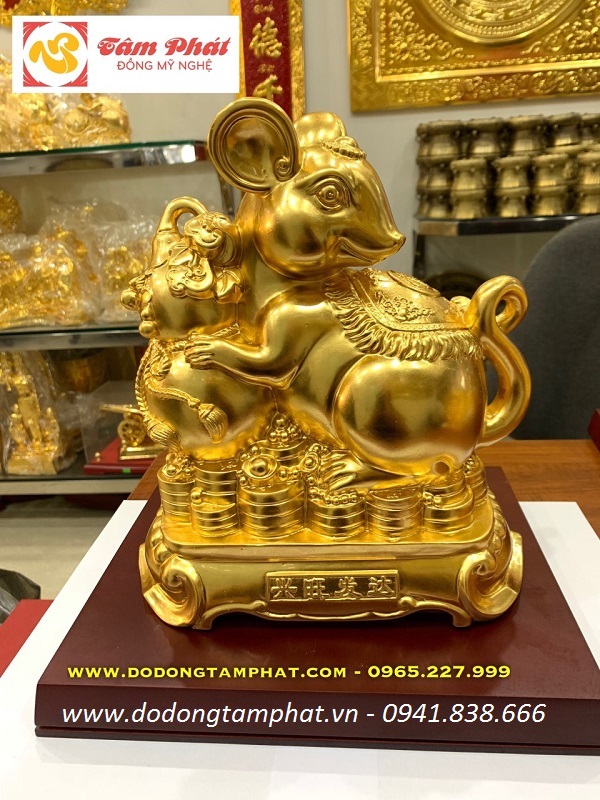 Tượng chuột vàng ôm bầu hồ lô để bàn