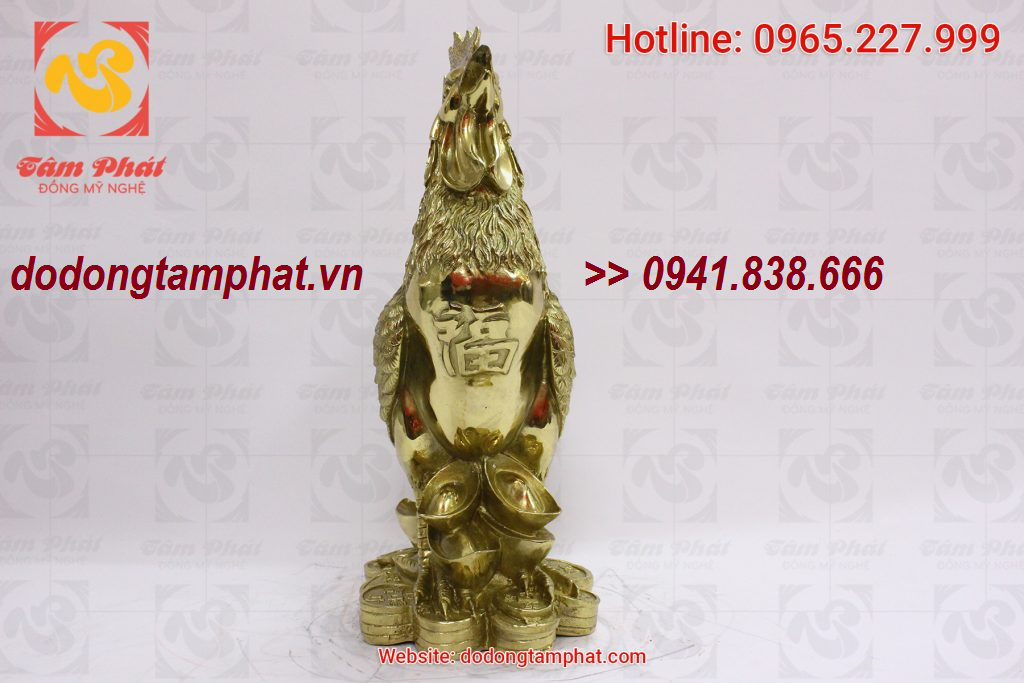 Tượng gà hội tụ nhiều chi tiết ý nghĩa cát tường.