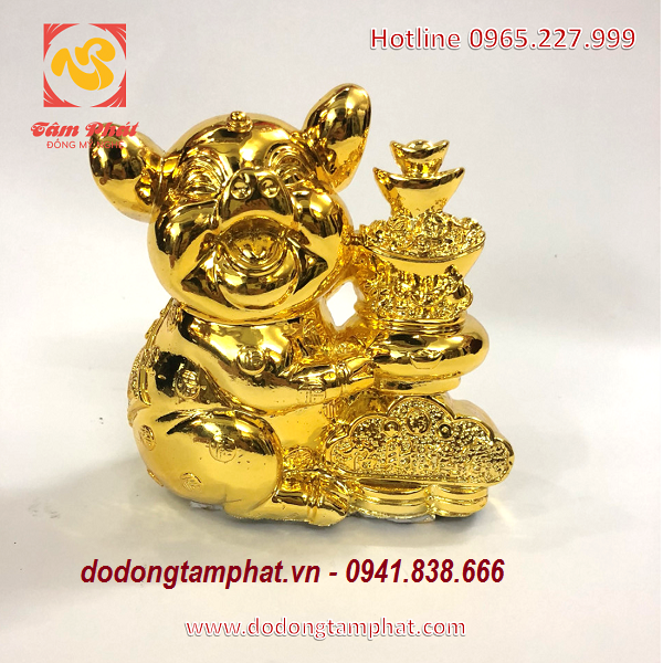 Linh vật heo vàng lấp lánh.