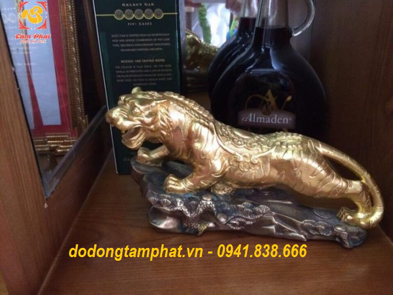 Ý nghĩa may mắn hội tụ trong bức tượng con hổ.