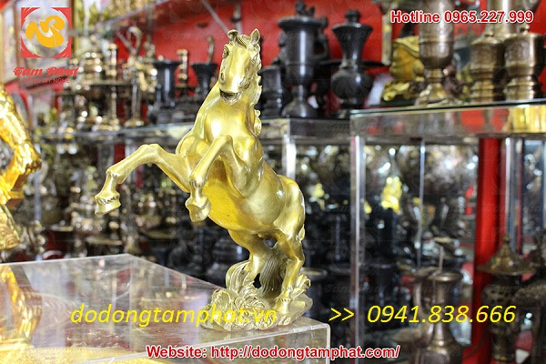 Tượng ngựa hí bằng đồng vàng kích thước 17cm x 16cm x 5.5cm