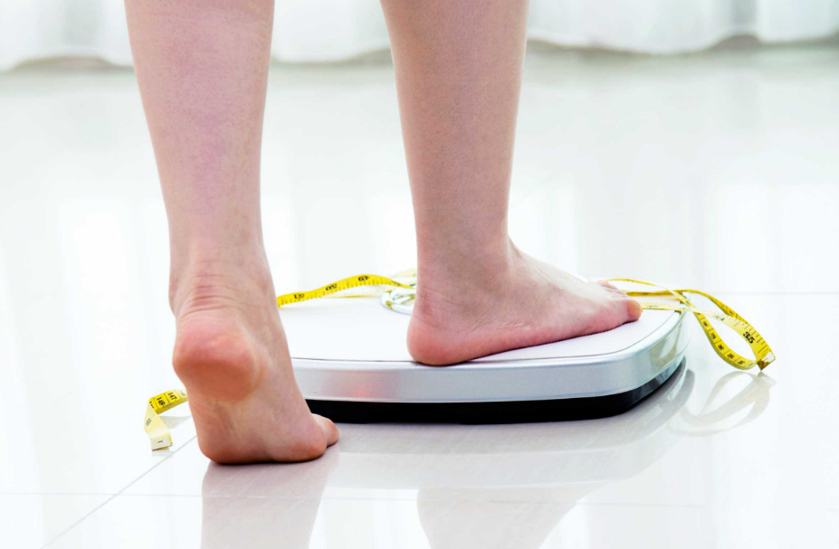 Mỗi sáng nên cân trọng lượng của bạn