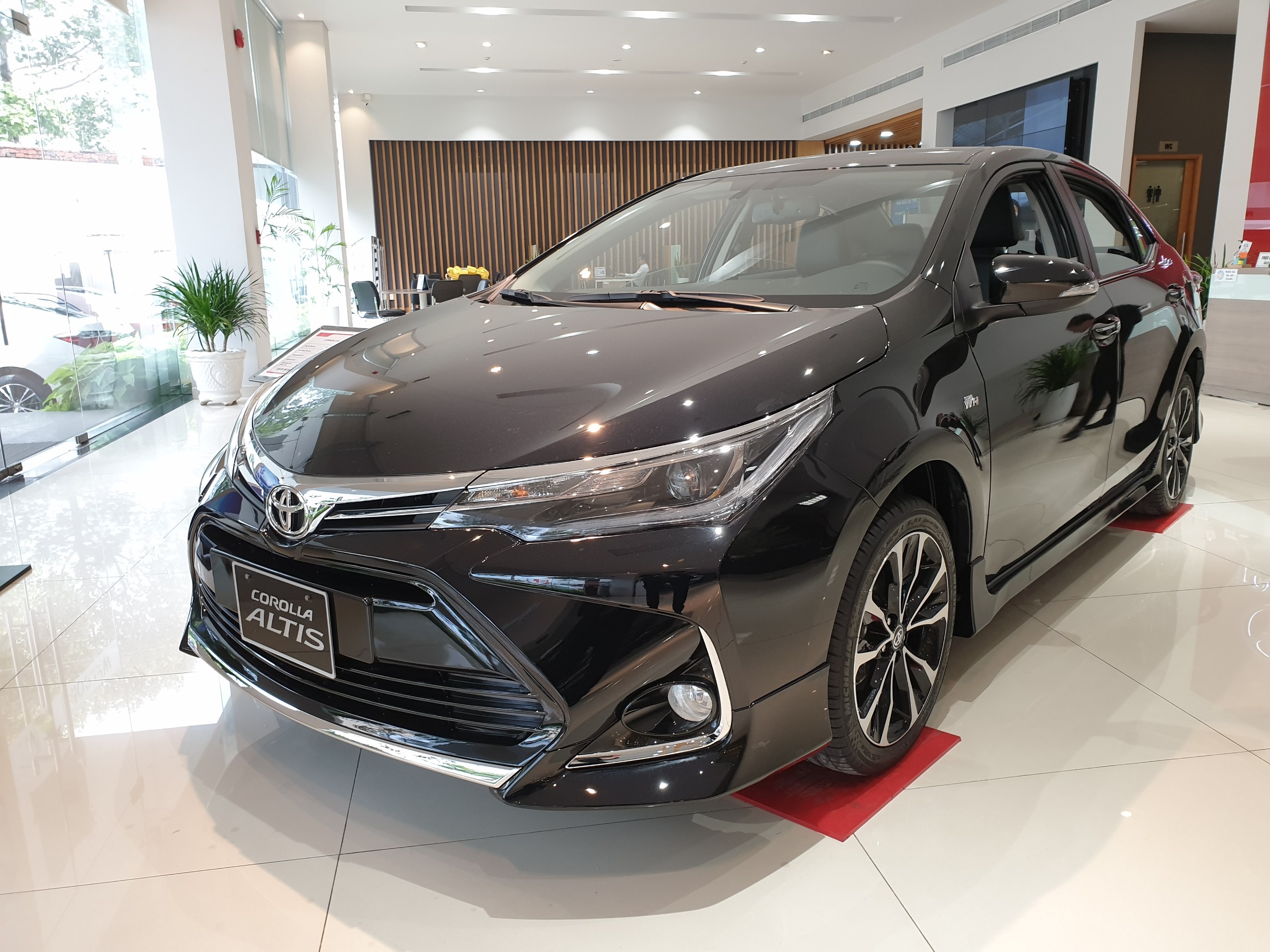 Toyota Corolla Altis màu đen hợp tuổi dần, Giáp Dần