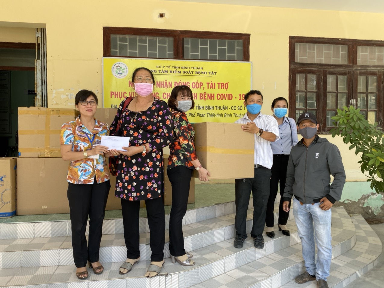 CTY TNHH DV TM SX H.A.M.T cùng các MTQ ủng hộ 20.000 khẩu trang y tế và 50 triệu đồng chung tay cùng Bình Thuận đẩy lùi COVID-19