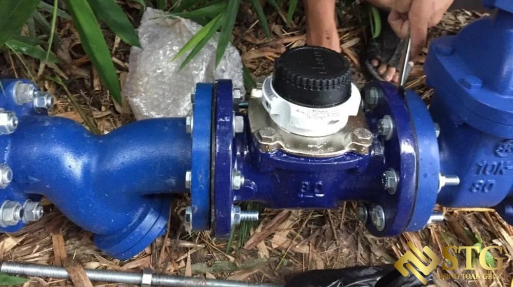 dong-ho-do-luu-luong-nuoc-la-mot-thiet-bi-dac-biet-duoc-su-dung-de-do-chinh-xac-luong-nuoc-di-qua-duong-ong-trong-mot-khoang-thoi-gian-nhat-dinh-11 Đồng Hồ Đo Nước : Hướng Dẫn Chi Tiết Cách Lắp Đặt