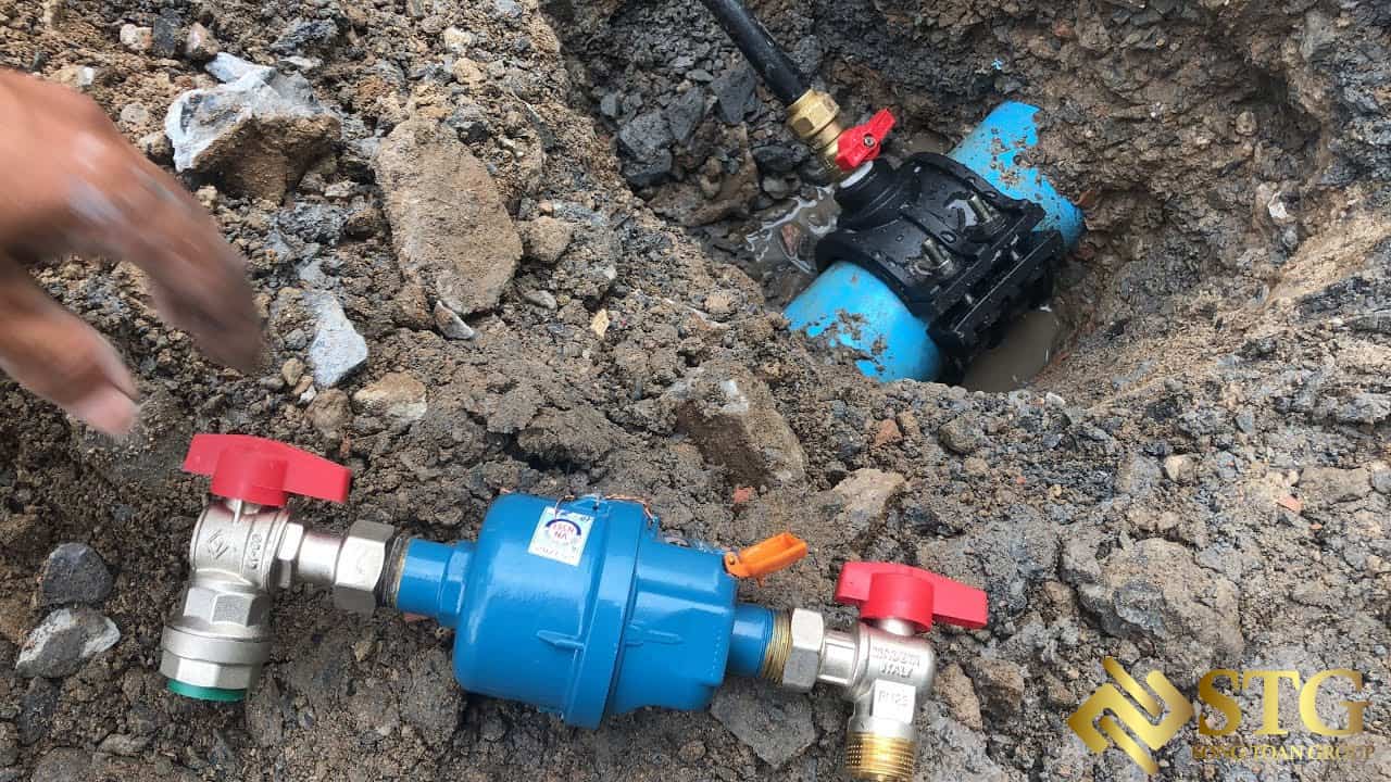 dong-ho-do-luu-luong-nuoc-la-mot-thiet-bi-dac-biet-duoc-su-dung-de-do-chinh-xac-luong-nuoc-di-qua-duong-ong-trong-mot-khoang-thoi-gian-nhat-dinh-6-4857063f-fe13-4baf-baf3-dcaf7fa4b032 Đồng Hồ Đo Nước : Hướng Dẫn Chi Tiết Cách Lắp Đặt