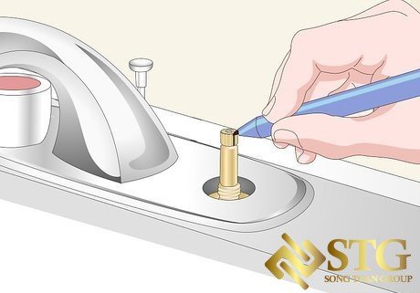 viec-lap-dat-khoa-voi-nuoc-lanh-la-mot-buoc-quan-trong-trong-viec-bao-ve-nguon-nuoc-gia-dinh-va-dam-bao-an-toan-07 Lõi Khóa Vòi Nước Lạnh : Xác Định Loại Phù Hợp Và Cách Lắp Đặt