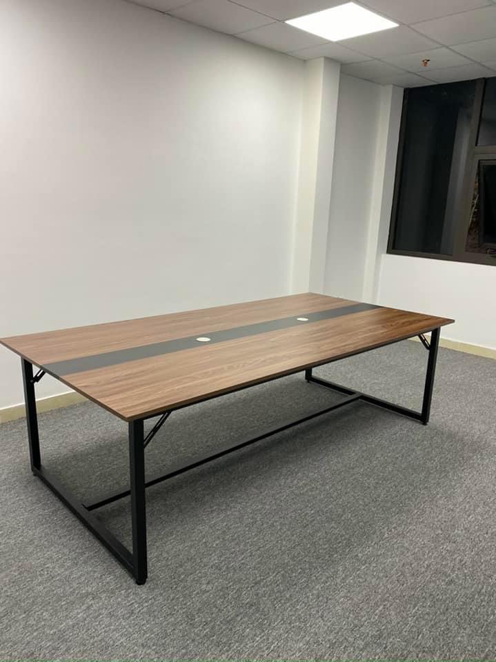 bàn họp chân sắt