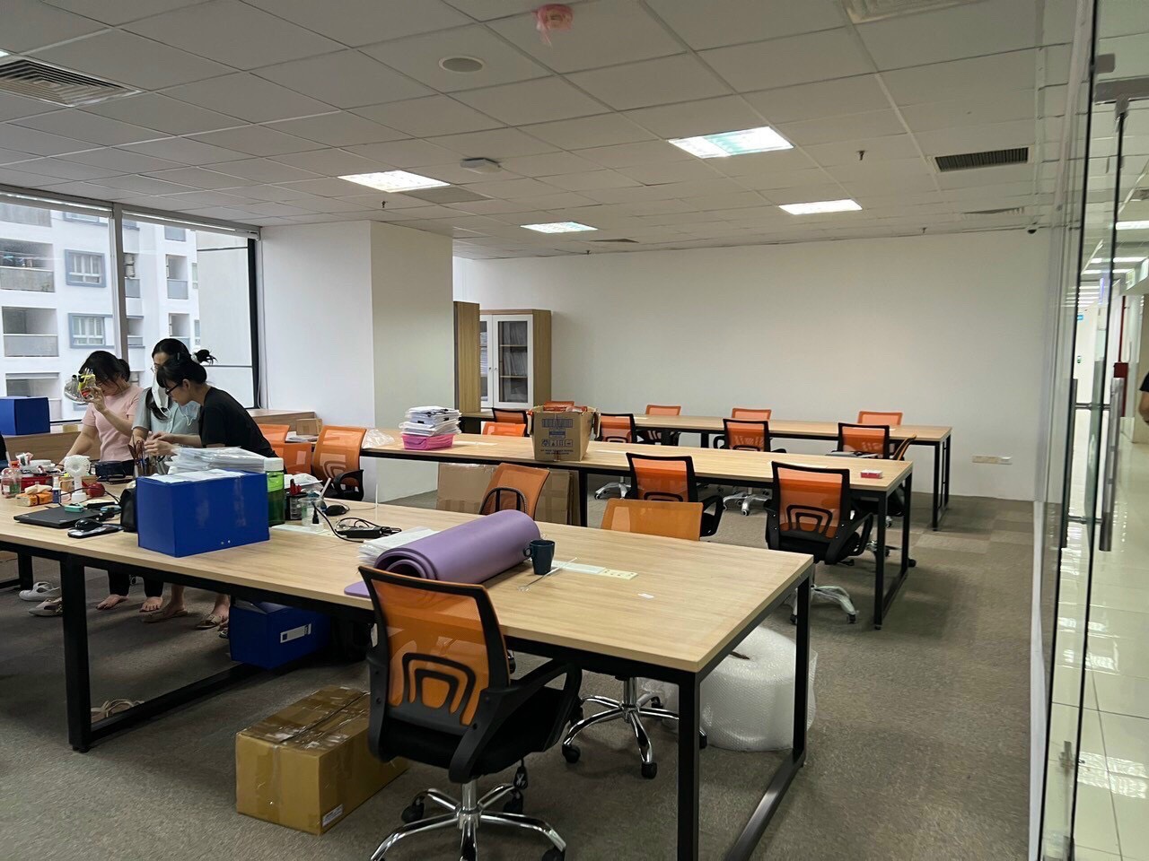 bàn họp chân sắt