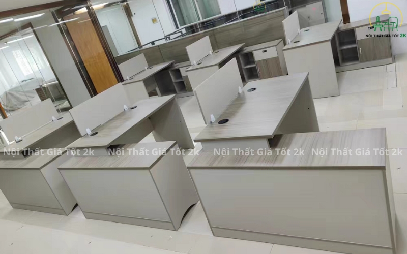 bàn làm việc nhân viên