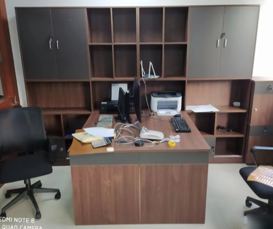 bàn nhân viên mẫu mới
