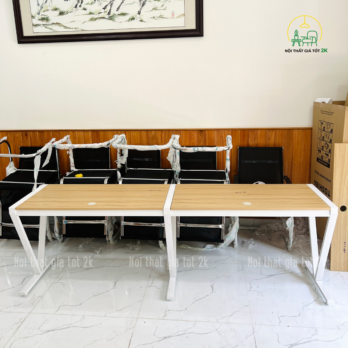 Khám phá bàn làm việc của nhân viên