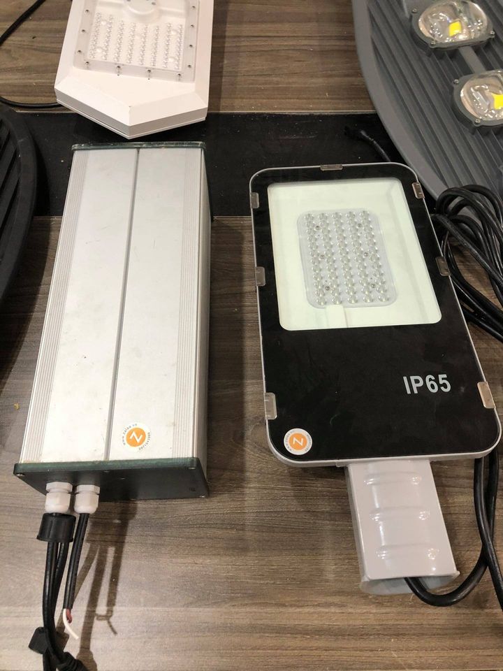 Các mẫu đèn đường LED sử dụng năng lượng mặt trời cho dự án