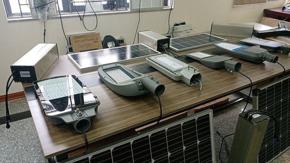 Đèn đường LED năng lượng mặt trời công suất 100W Battery 80AH Panel 100 * 2 tấm