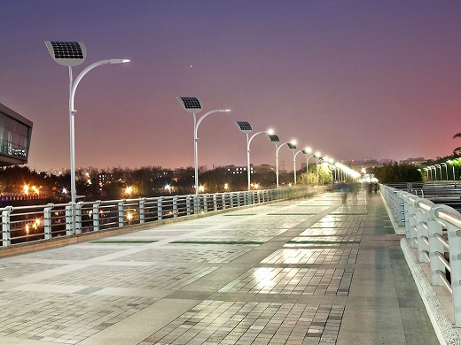 Đèn năng lượng mặt trời lắp cao 4-5m mẫu 3