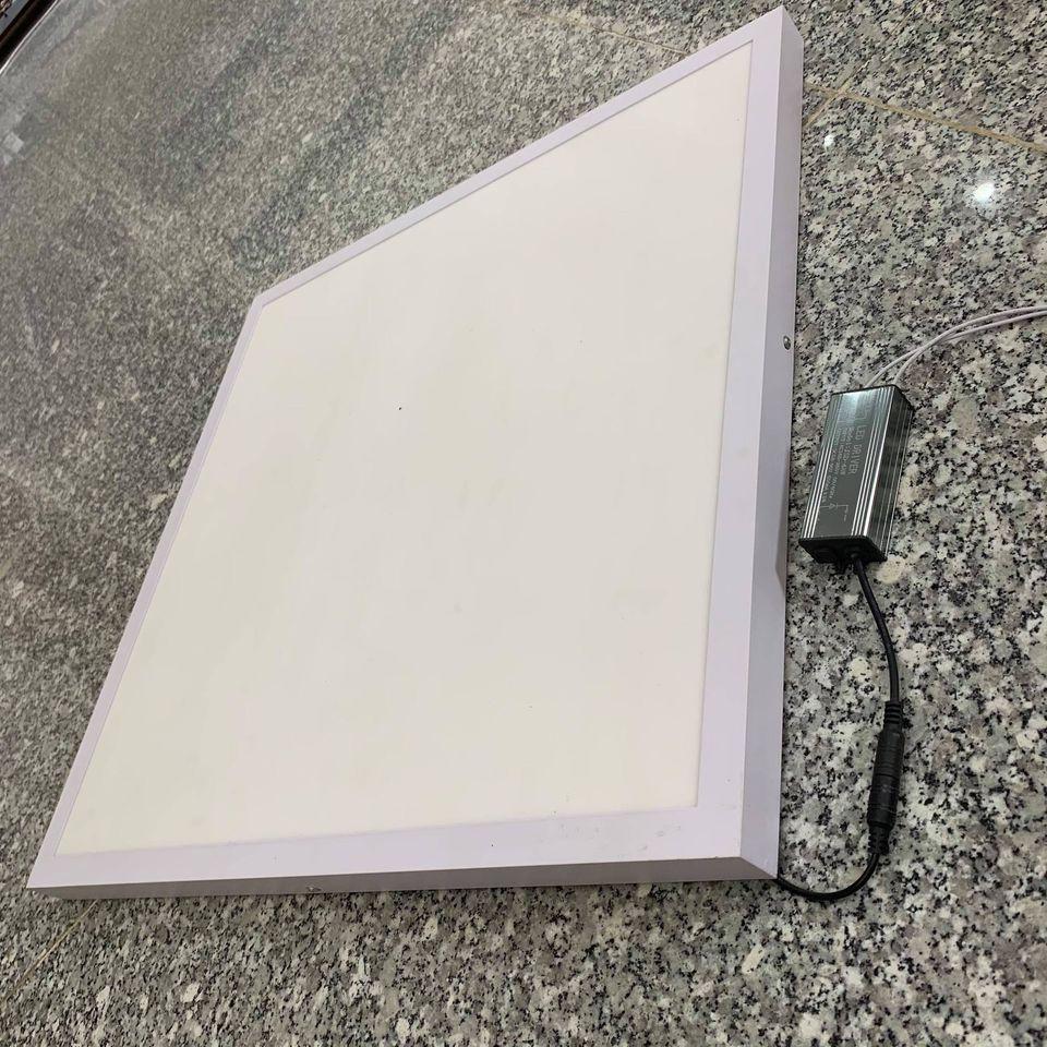 Đèn Panel LED ốp nổi lắp trần bê tông kích thước 600x600 công suất 40-48W mã ZPN600x600-ON