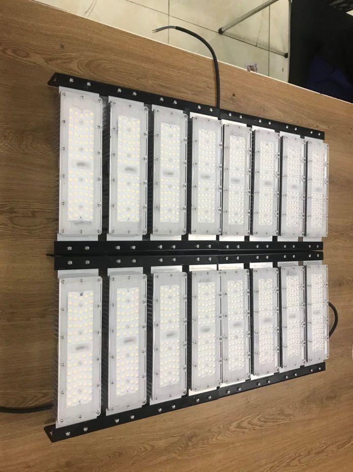 Đèn pha LED Philips lắp ngoài trời 600W, 800W IP65