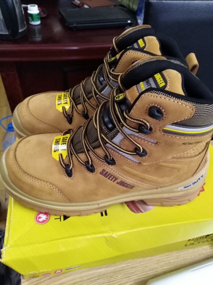 giày bảo hộ lao động Jogger cao cổ màu nâu