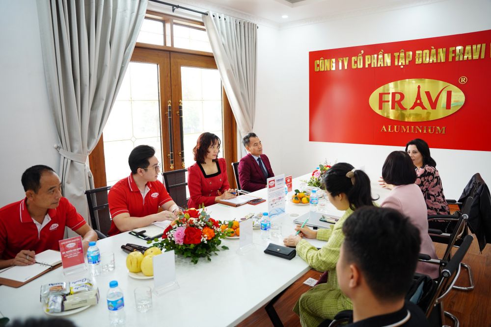 Lễ trao chứng nhận dây chuyền sơn FRAVI Aluminium đạt tiêu chuẩn sử dụng dòng sơn bột tĩnh điện interpon