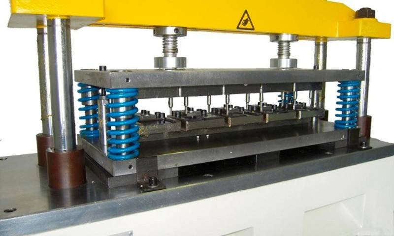 máy đột dập là gì