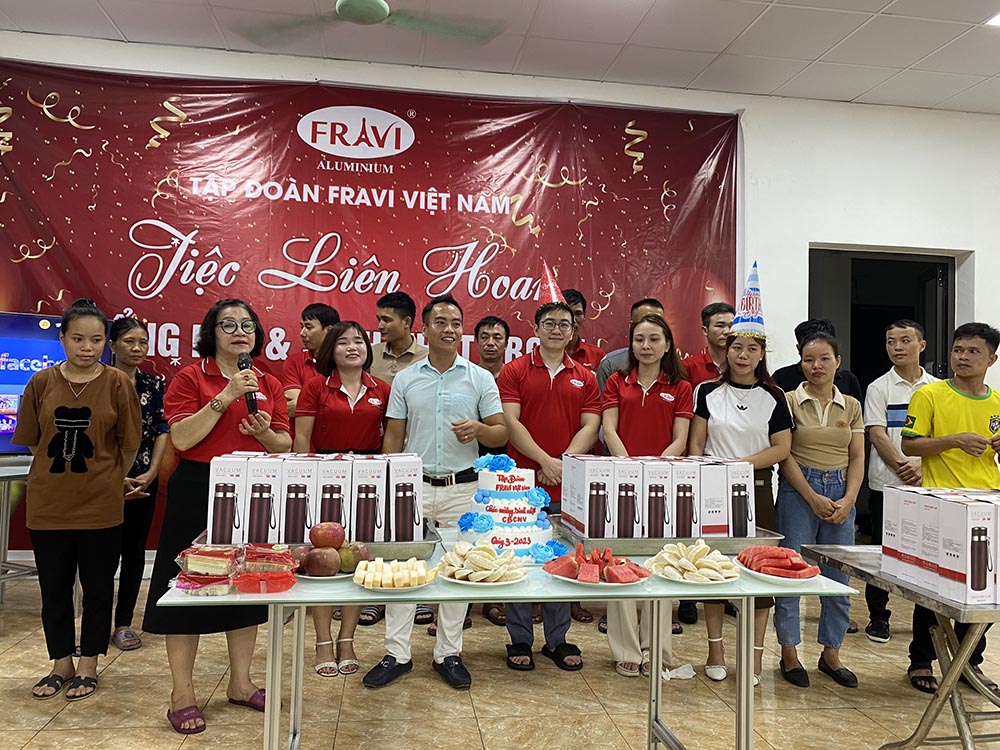 tiệc liên hoan tổng kết và sinh nhật cán bộ nhân viên quý III 2023