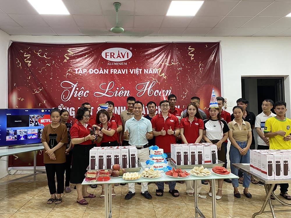 tiệc liên hoan tổng kết và sinh nhật cán bộ nhân viên quý III 2023