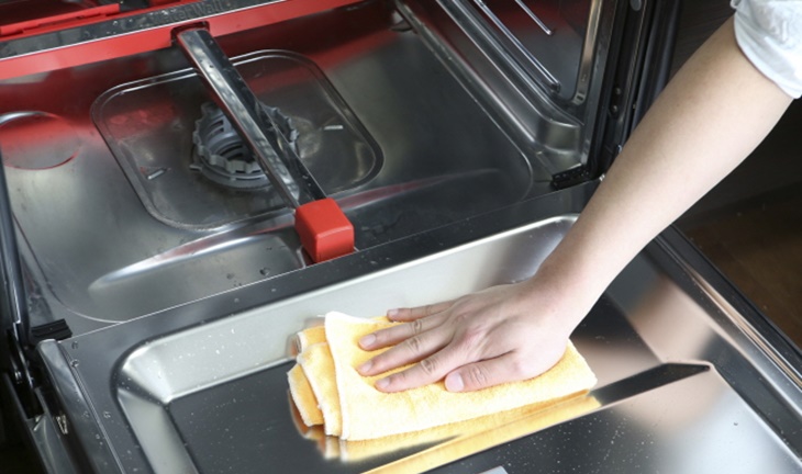 Cách vệ sinh thân máy rửa bát