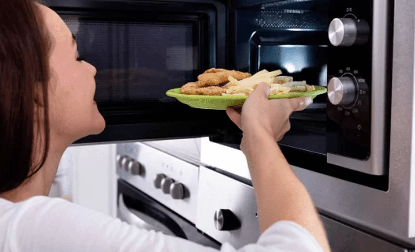 Làm khoai tây chiên bằng lò vi sóng